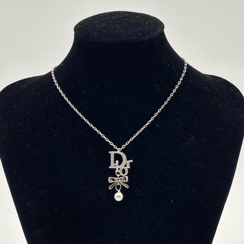 Christian Dior Silver Ribbon Pearl Pendant Necklace - Picture 2 of 6